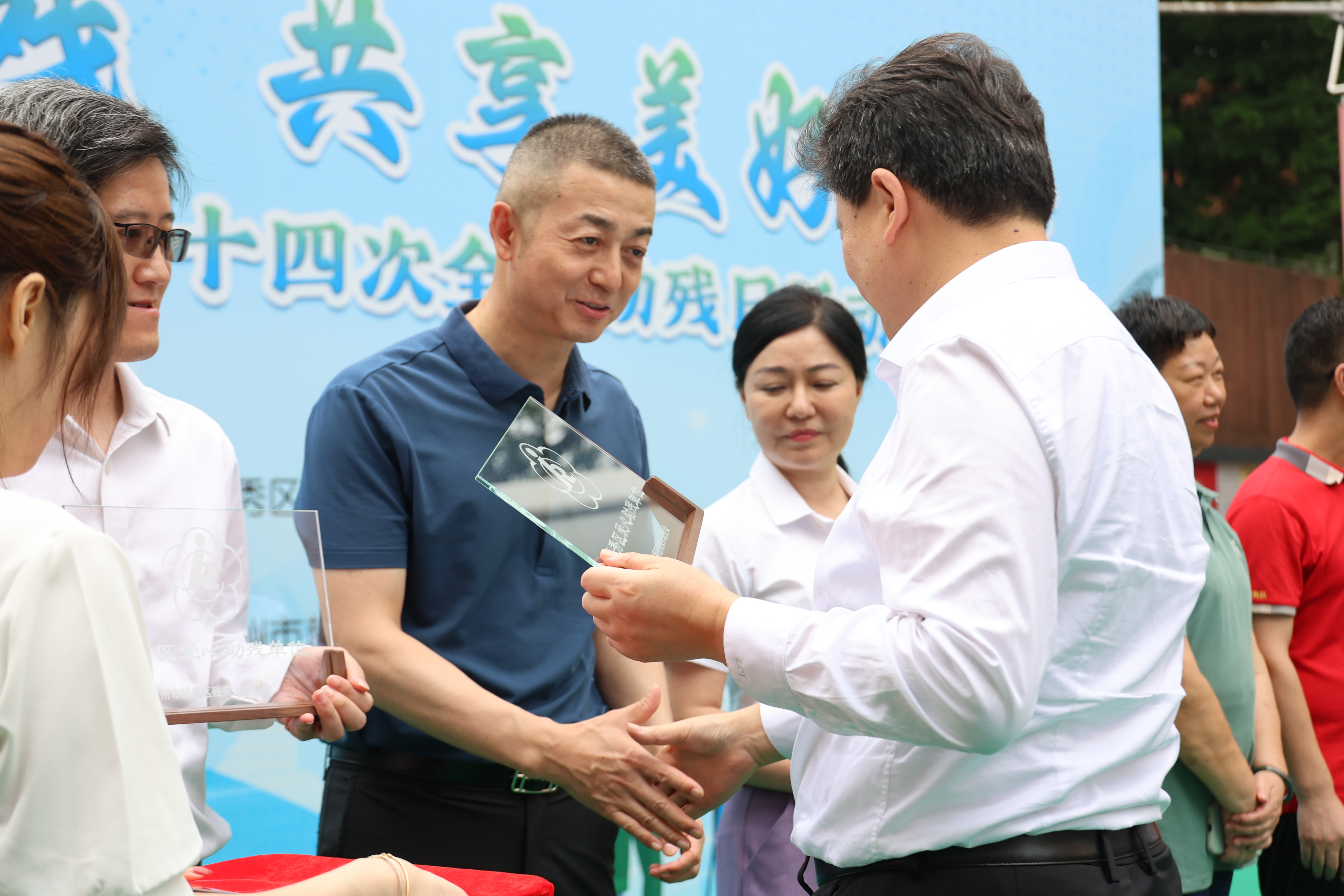理事长接受颁奖01.jpg