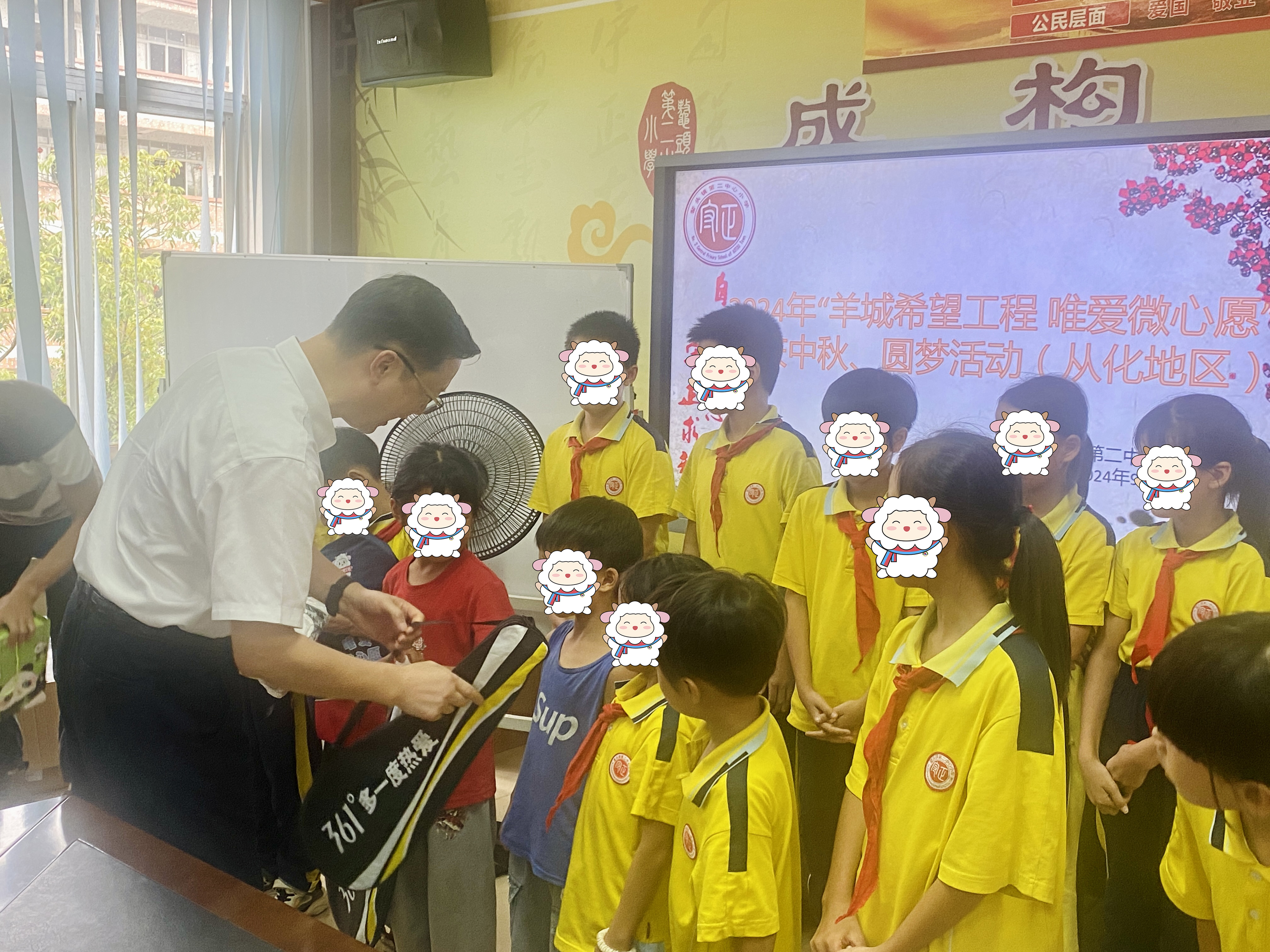 派发照片（合照）.jpg